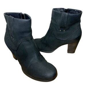 Clarks Artisant Black Leather Ankle Booties Sz 8.5 Lined Western Block Heel